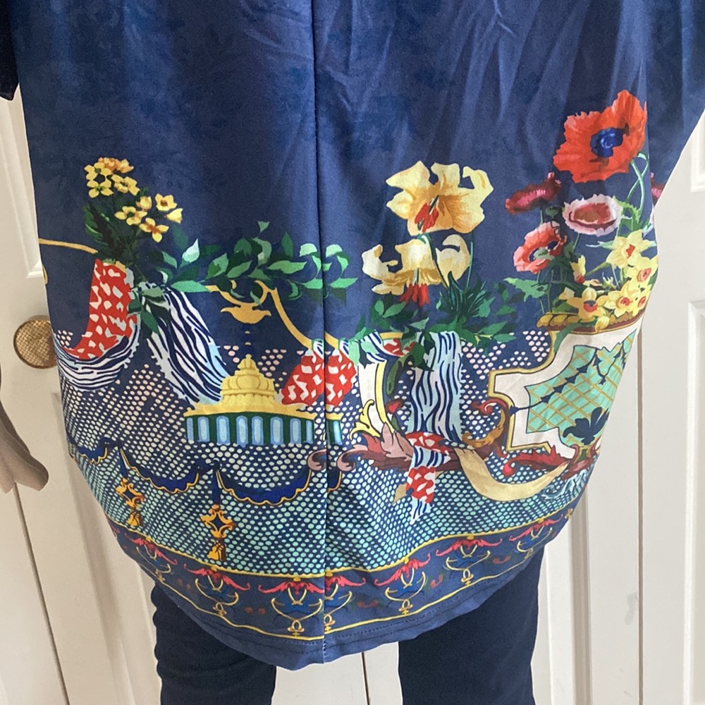 NWOT Love U Dear Womens 1X Adorable Bat Wing Navy Blouse. Floral and fun. - Picture 9 of 13